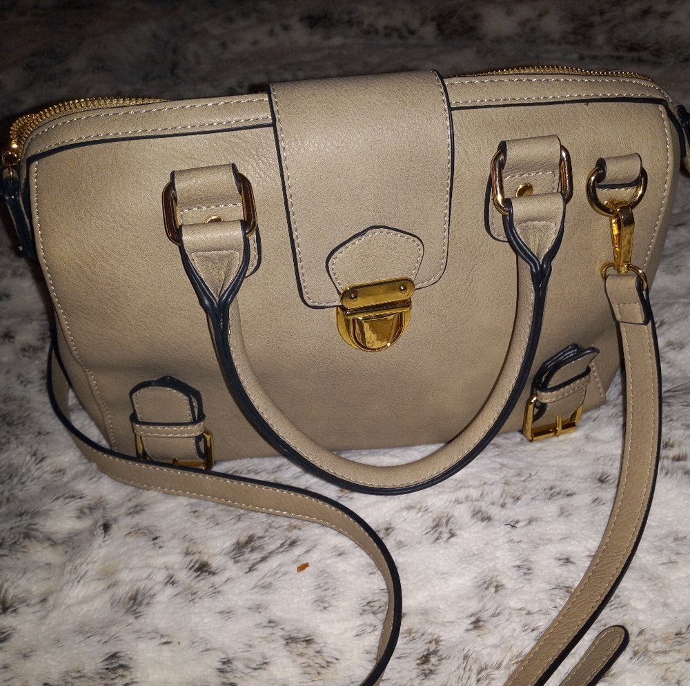 Daesin Crossbody with Wristlet